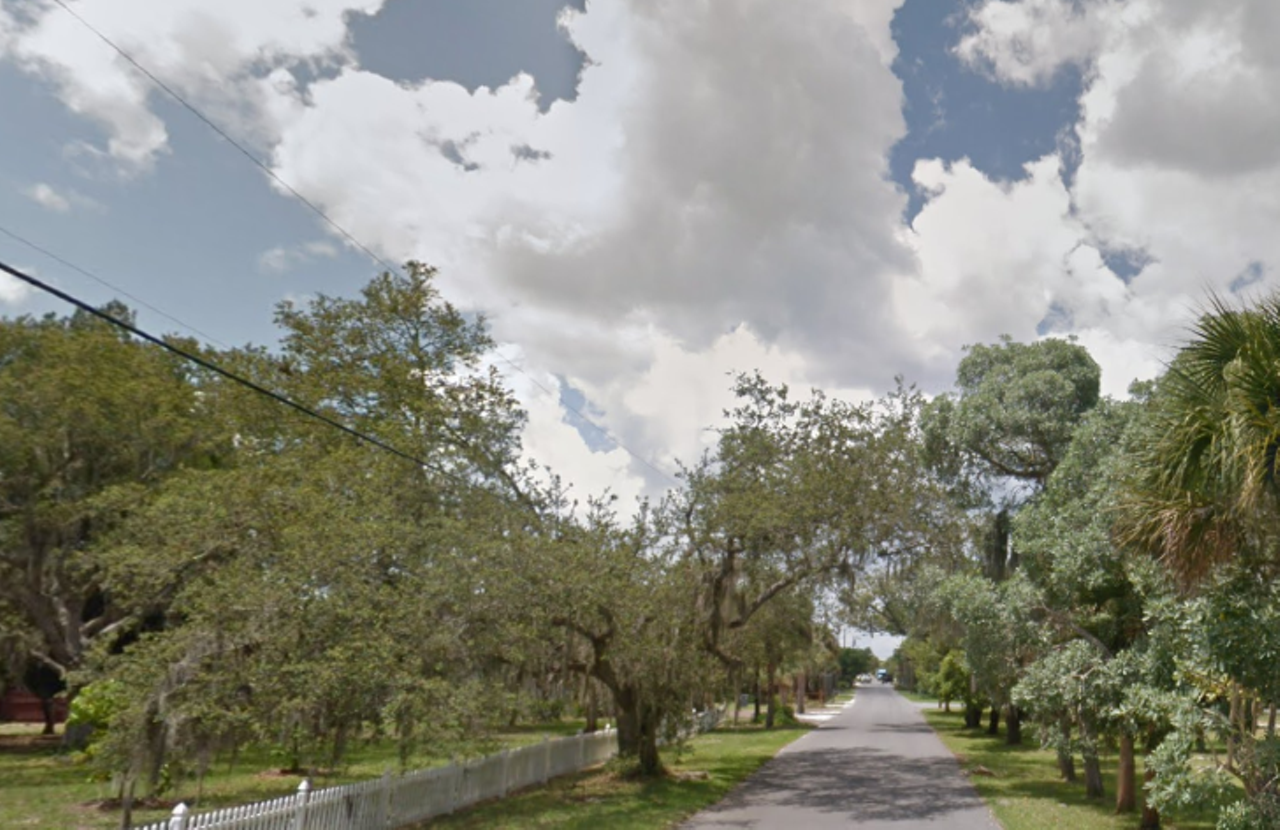 Bay Shore Road
If you&#146;re in Sarasota, you might want to try driving along Bay Shore Road. Since it&#146;s less than 2 miles long, it&#146;s not too long of a drive. But, what the 5-minute drive lacks in length, it makes up for with calm neighborhoods and palm trees.
Photo via Google Maps