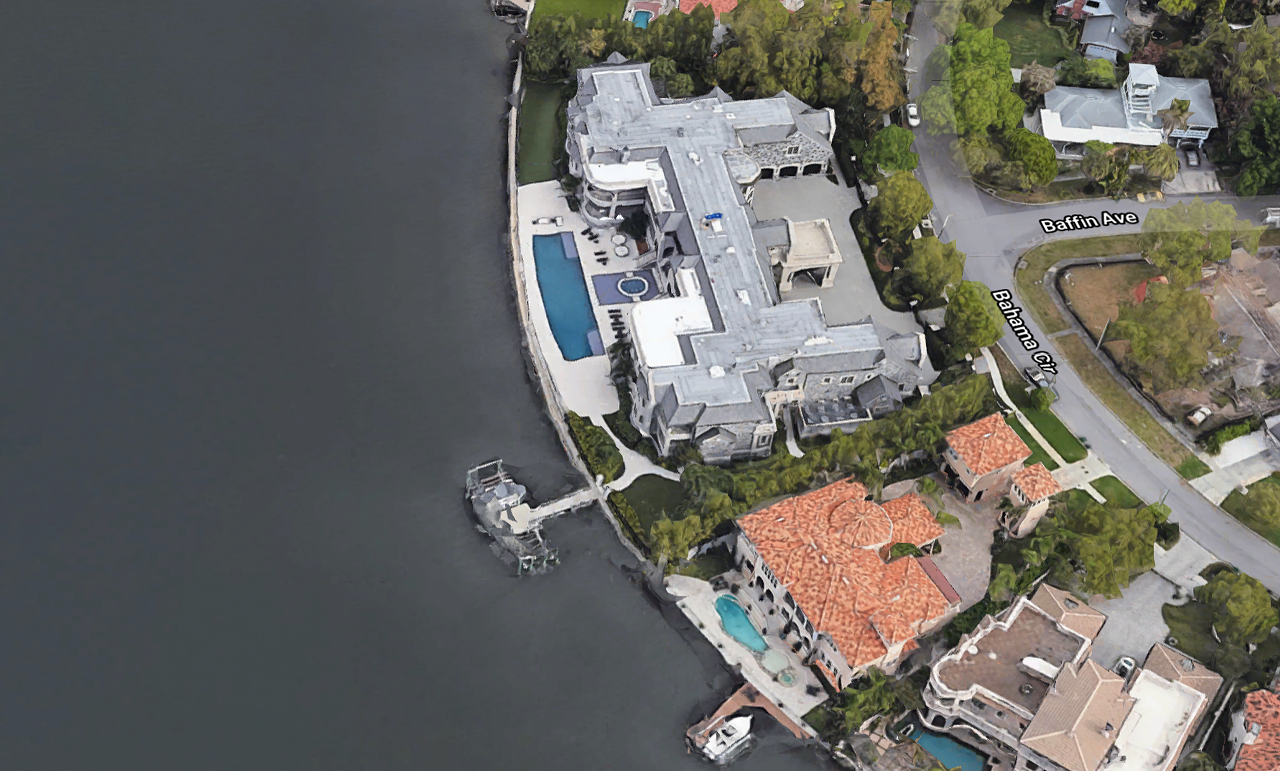 Showing out-of-towners Derek Jeter’s old house
*Parked directly in front of the house* You know, when Tom Brady lived here, he hated it when people boated up to his backyard. People are so rude.