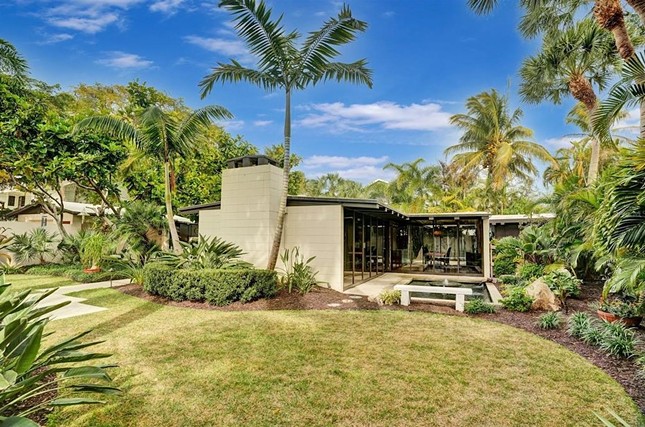 A midcentury gem designed by architect Ralph Twitchell is now for sale on Siesta Key
