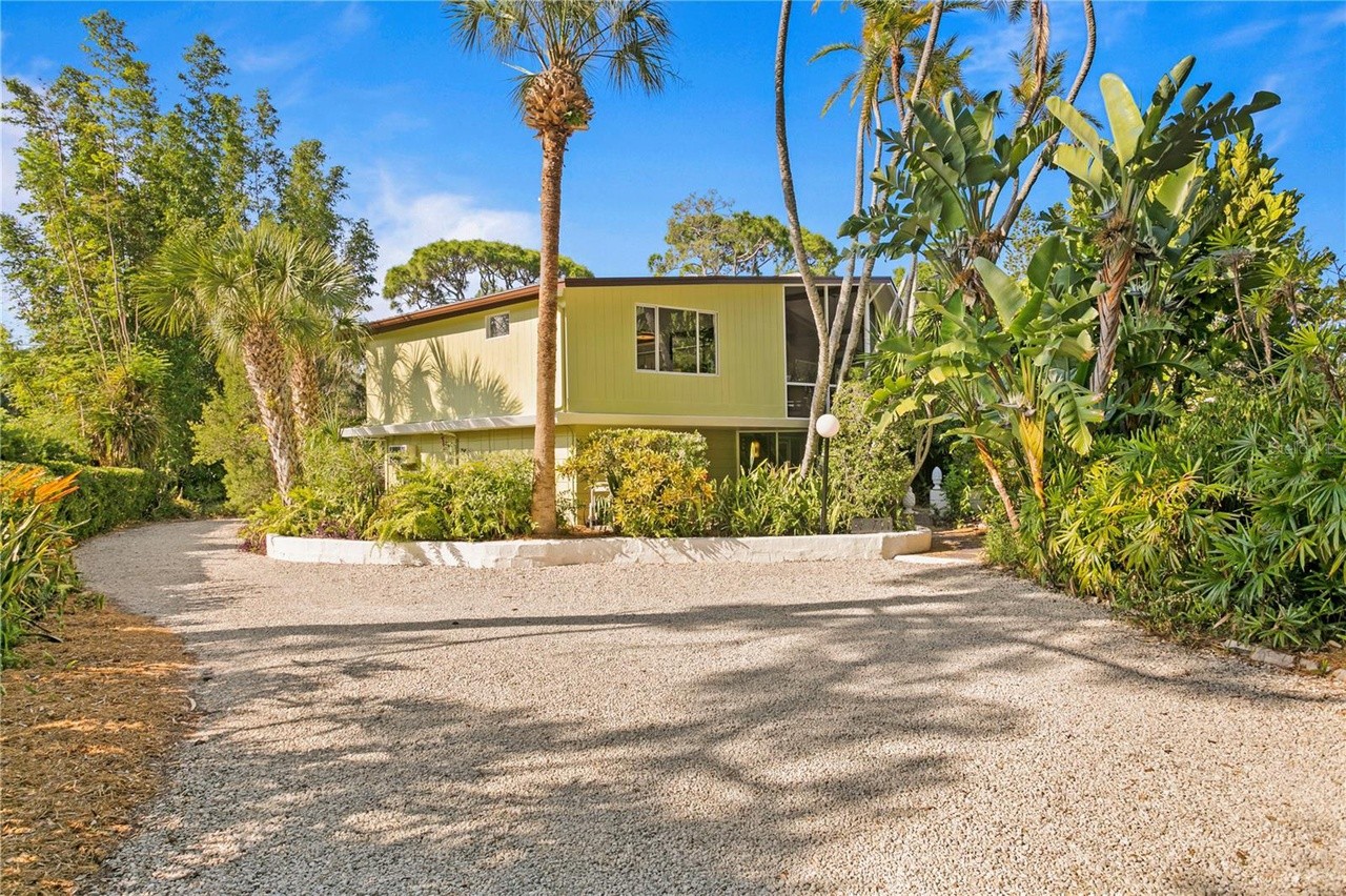 A rare midcentury 'Bird Cage' house is on the market in St. Pete