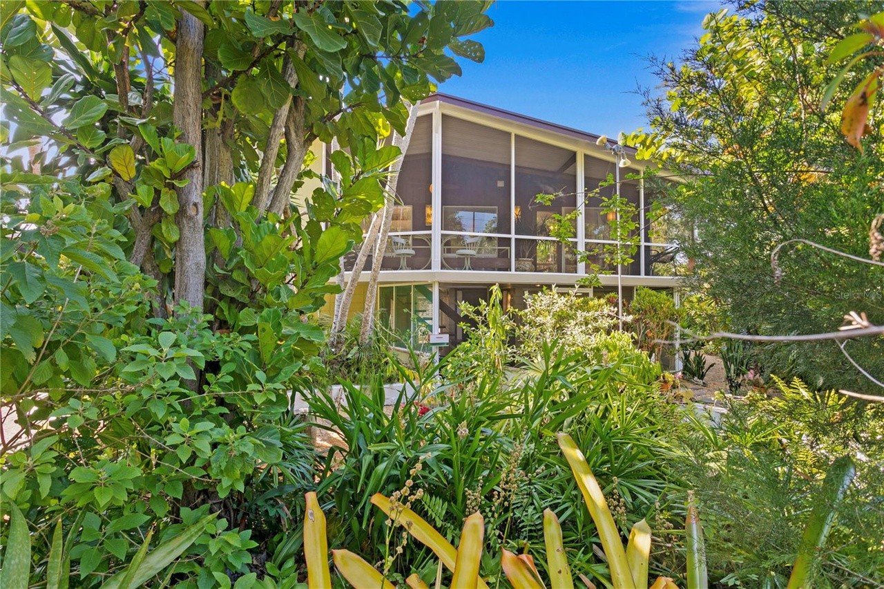 A rare midcentury 'Bird Cage' house is on the market in St. Pete