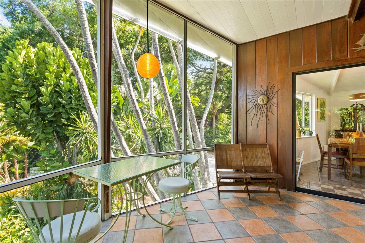 A rare midcentury 'Bird Cage' house is on the market in St. Pete