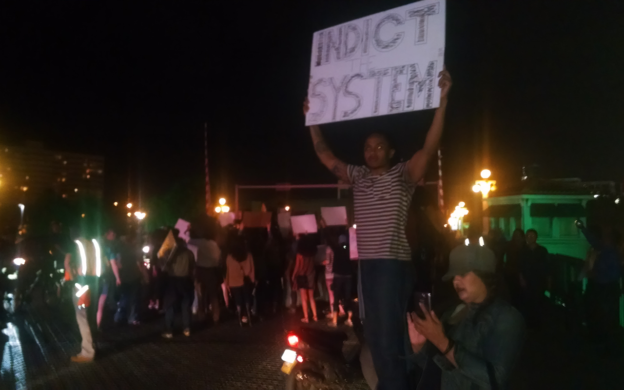Anti-police violence protesters block westbound Kennedy bridge (updated*)