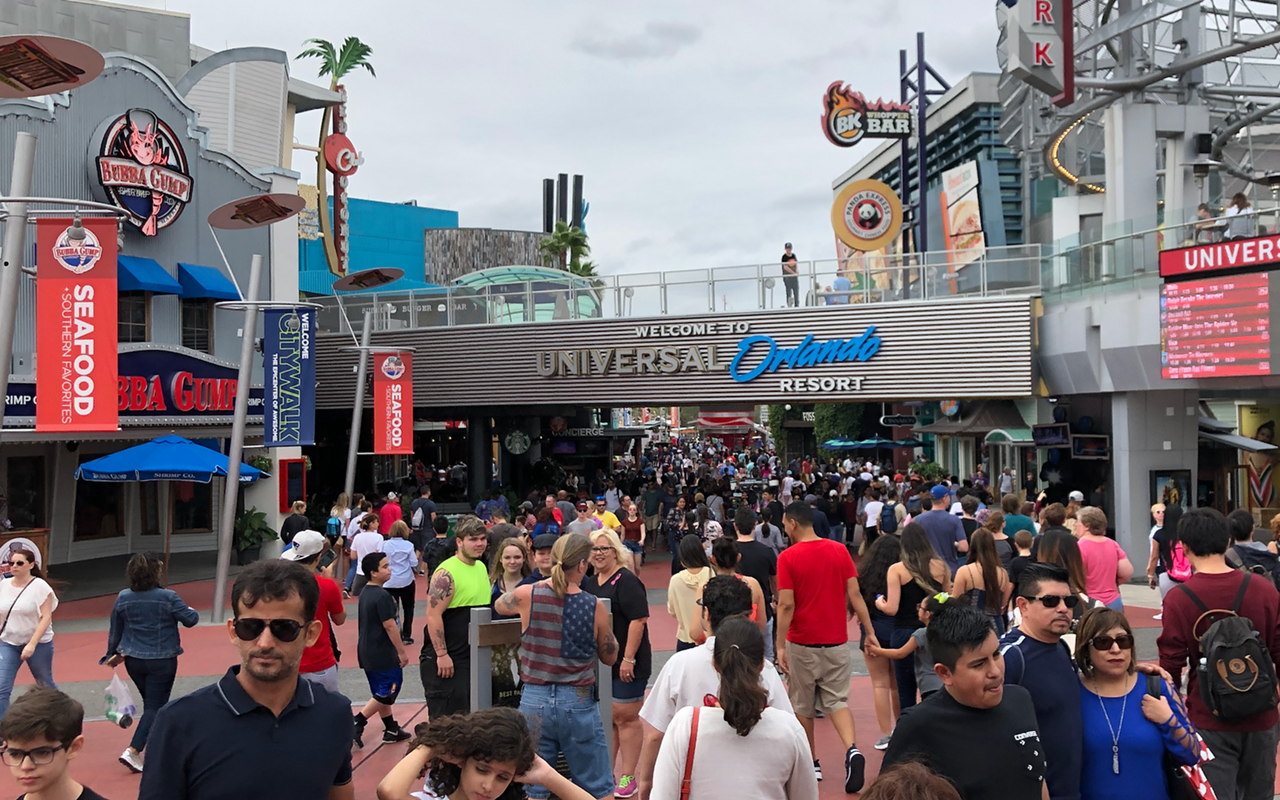 As Florida's COVID-19 cases spike, Universal Orlando resumes indoor mask mandate