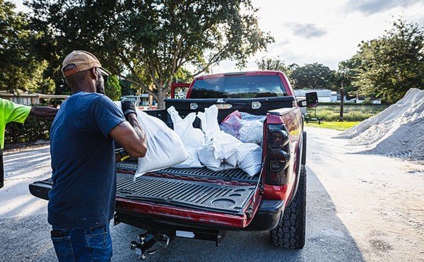 Tampa residents fill sand bags at Al Barnes Park