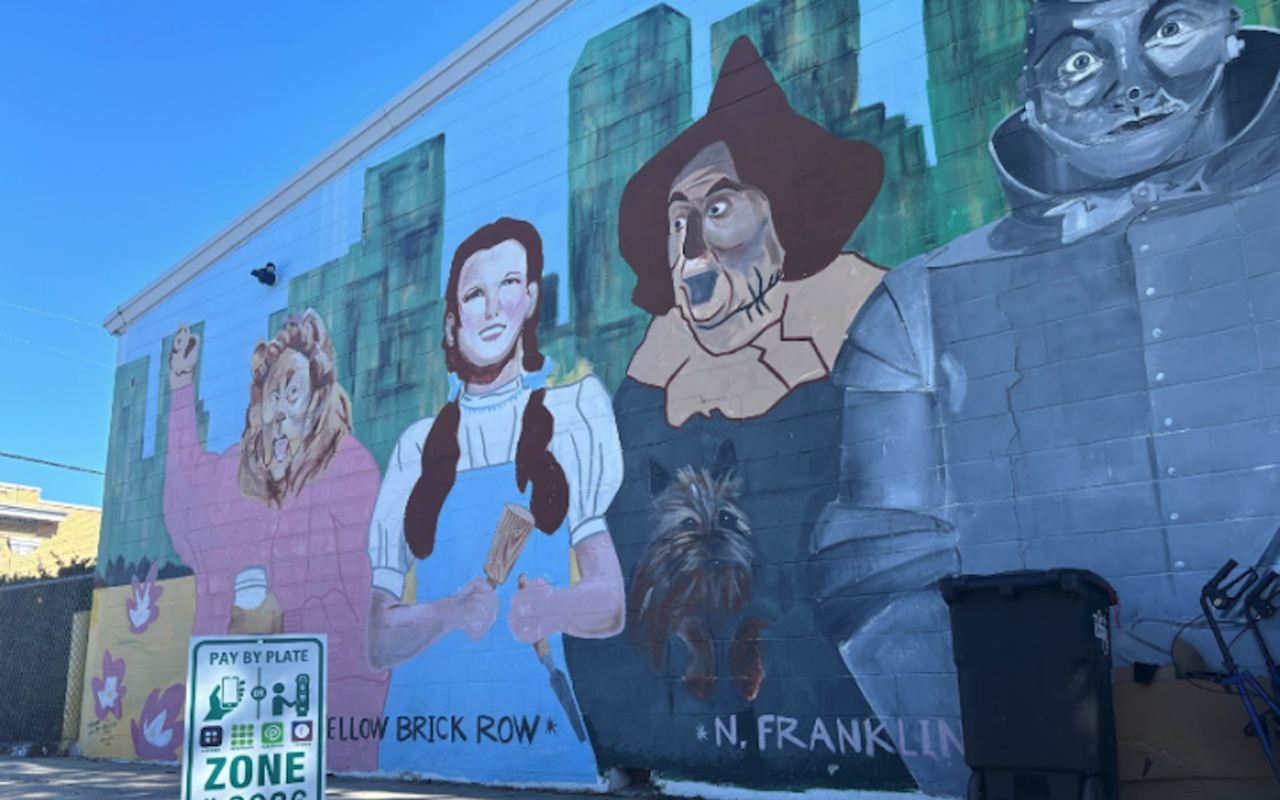 Tara Zanzig's 'Yellow Brick Row' mural in Tampa, Florida.
