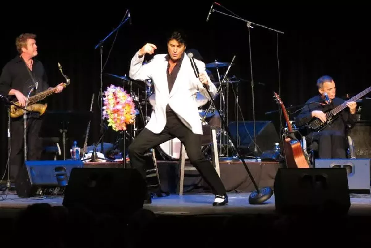 Chris MacDonald's Memories of Elvis in Concert
