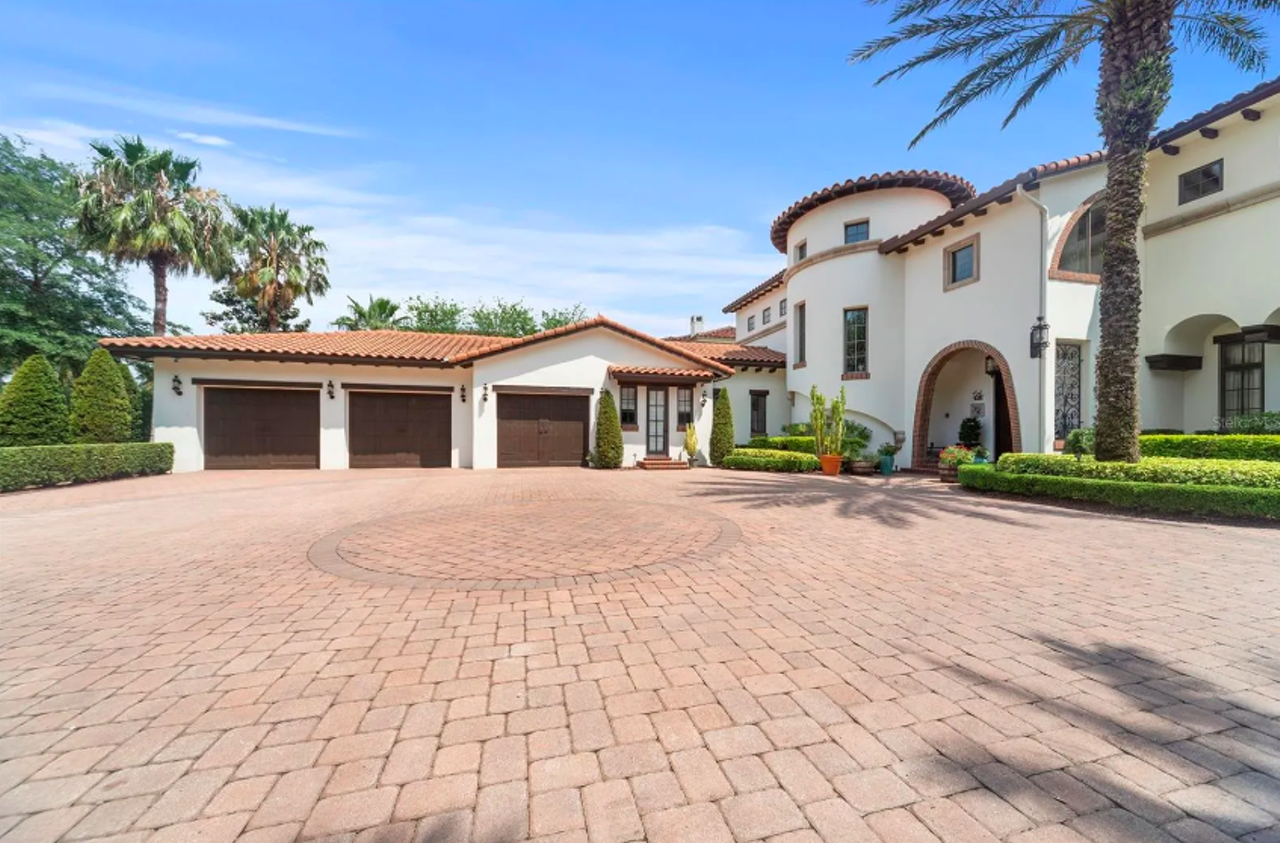 Former Tampa Bay Rays slugger Carlos Peña is selling his Florida mansion for $7.4 million