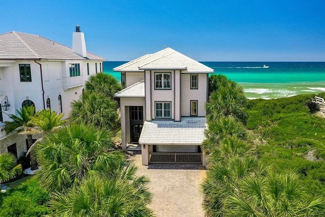 Former Yankee pitcher Kevin Brown is selling his Florida beach house