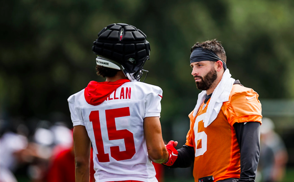 The Bucs’ offense is hot, with Baker Mayfield (R) possibly having the best quarterback performance in the NFL last week and wide receiver Jalen McMillan (L) having a superb opening game in a Bucs uniform.