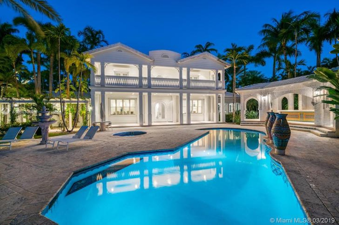 Gloria and Emilio Estefan&#146;s relisted their Florida guest house for $27.9 million