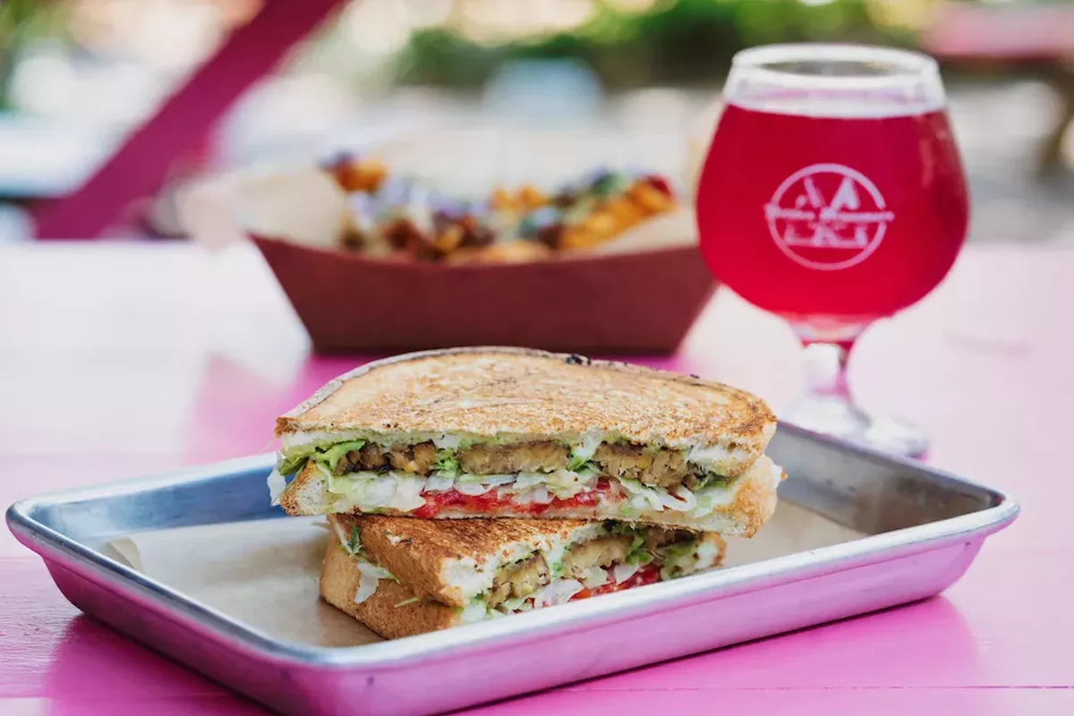 golden_dino.webp