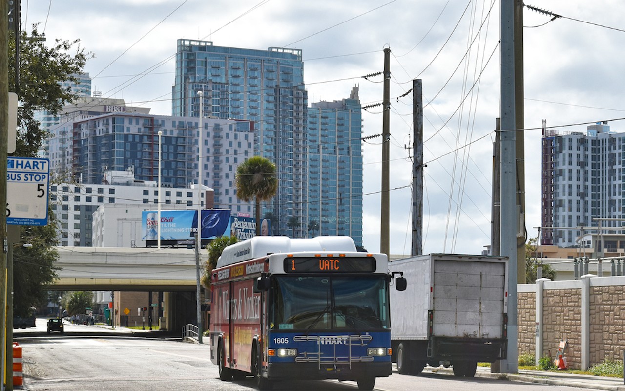 A HART bus drives away from Downtown Tampa.