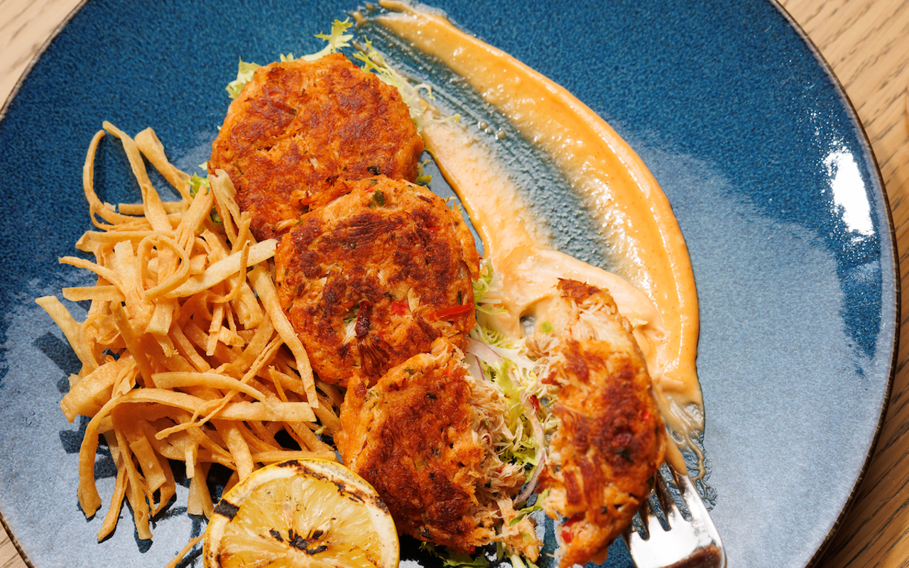 Six (stylized “SiX”) at JW Marriott’s deviled crab cakes recipe, are a fusion of the Cuban deviled crab croquettes and Maryland’s traditional crab cakes.