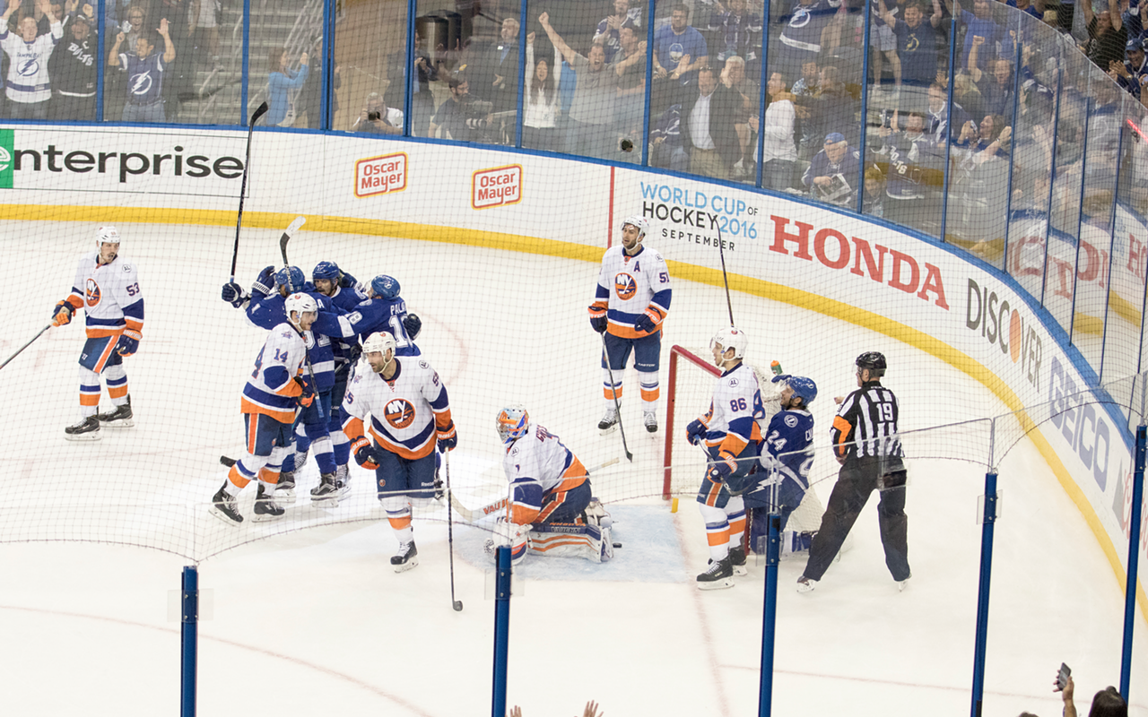 The team congratulates Valtteri Filppula after he tightens the Isles lead 4-3 late in the 3rd.