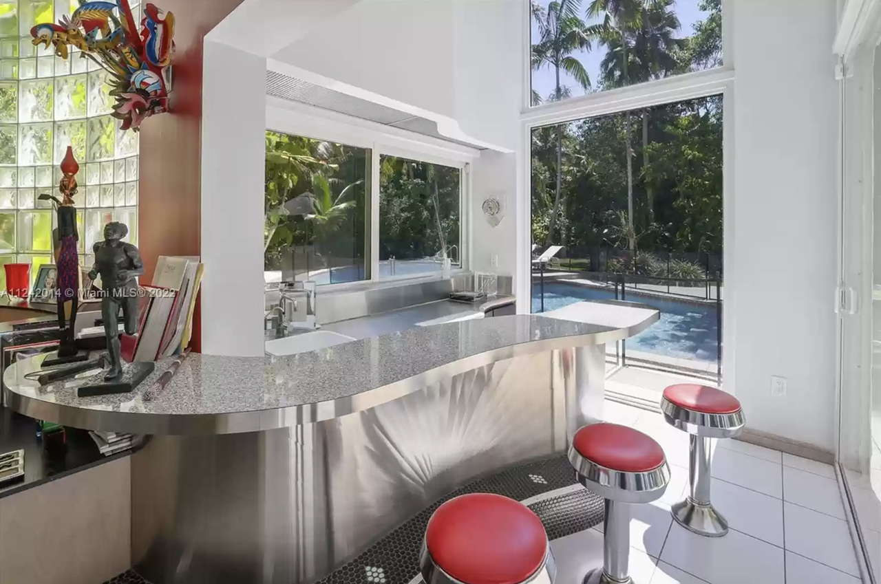 Once featured in 'Miami Vice,' an extremely '80s Florida house is now for sale