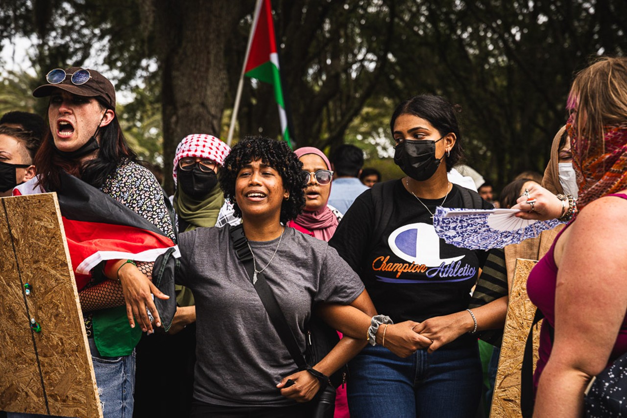 Police tear gas pro-Palestinian protesters at USF's Tampa campus, multiple arrests