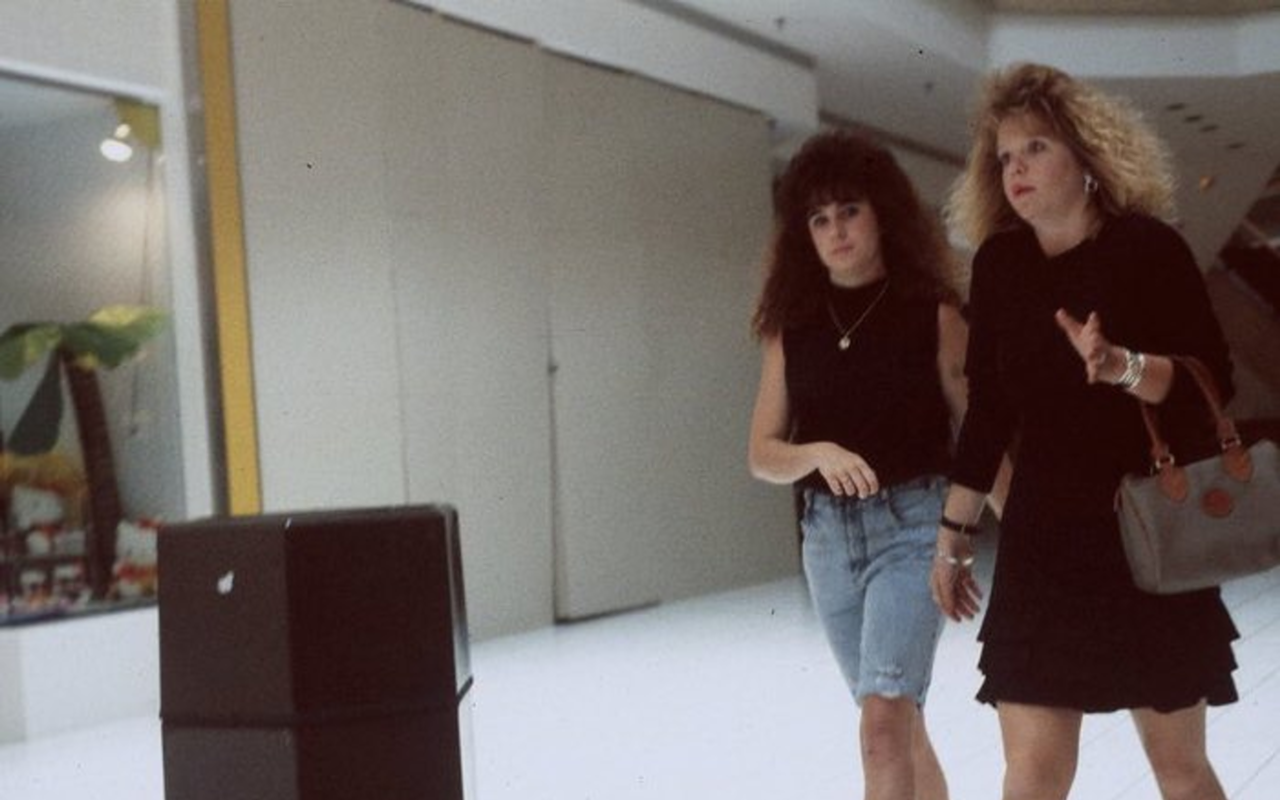 Puffy bangs post of the week â€” a look back at a shopping mall in 1989