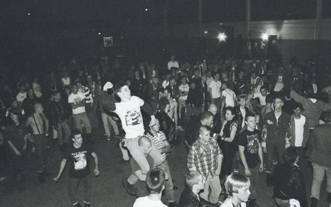 Crowd at Homer W. Hesterly show circa 1987.
