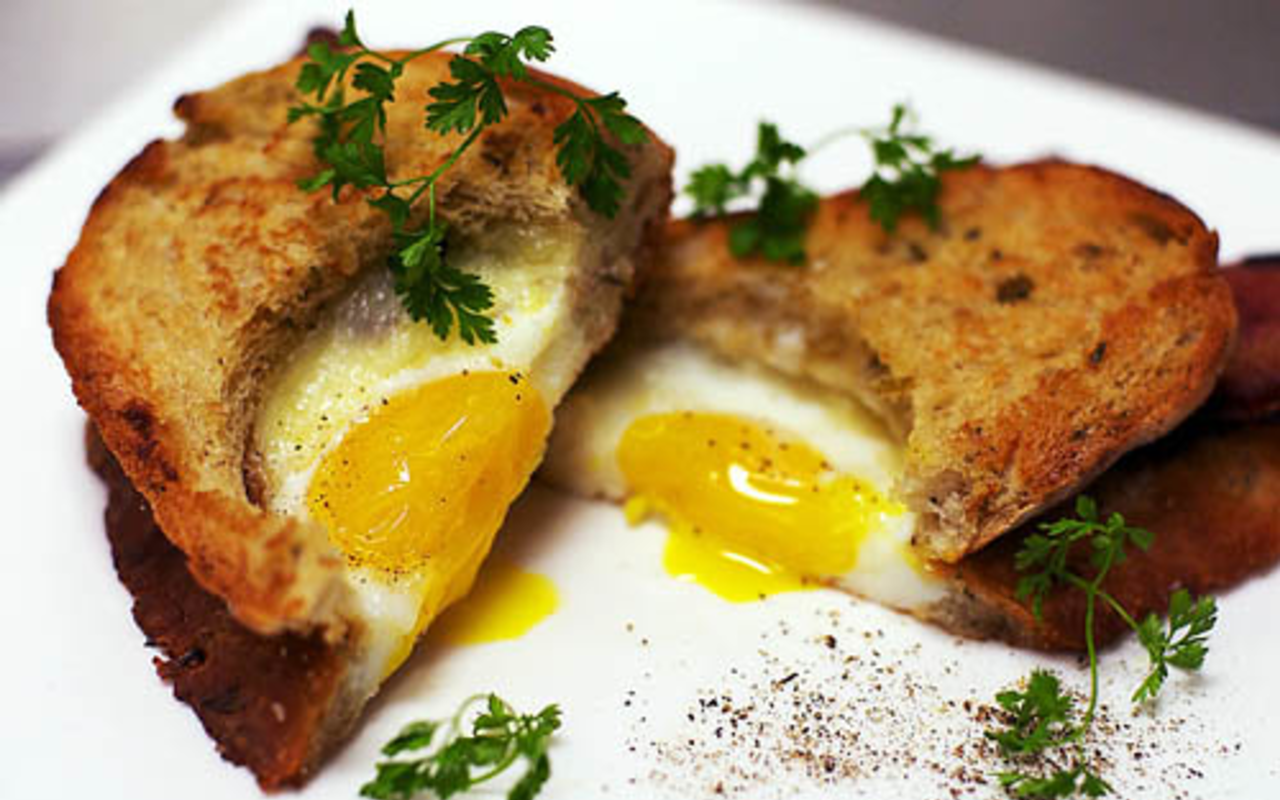 Recipe: Cheesy Gashouse Egg Sandwich