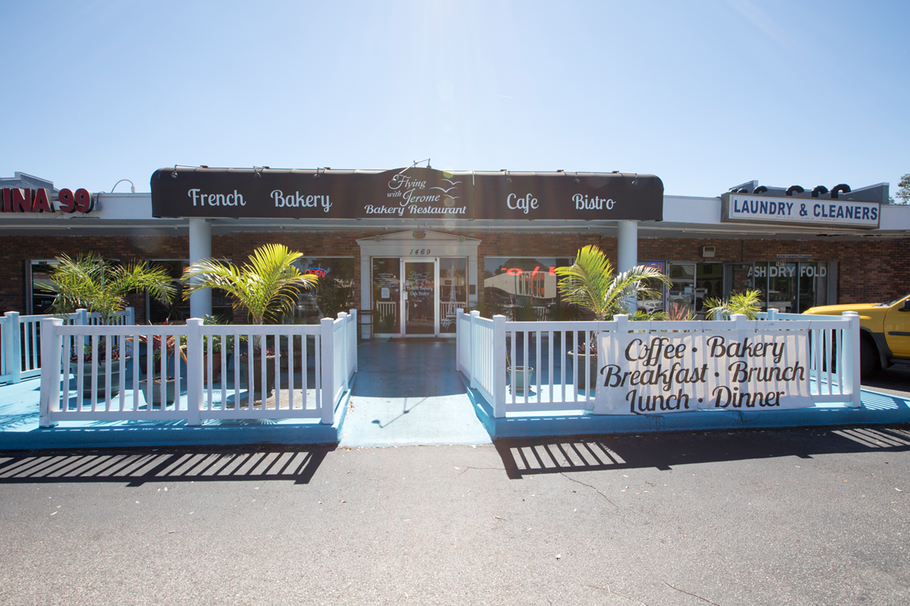In Clearwater, diners swoop into the restaurant at South Belcher and Nursery roads.