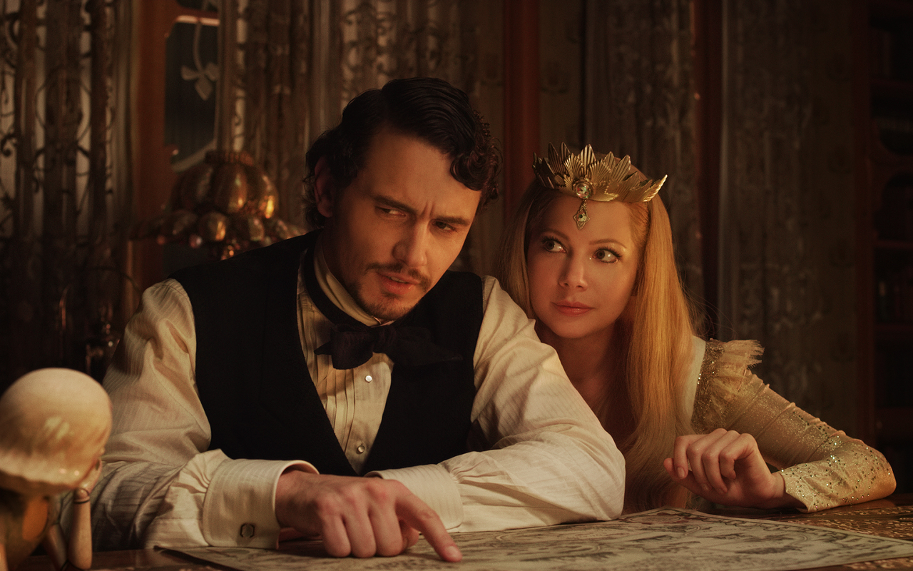 POWER COUPLE: Oz (James Franco) and Glinda (Michelle Williams) plot their next move in Oz the Great and Powerful.