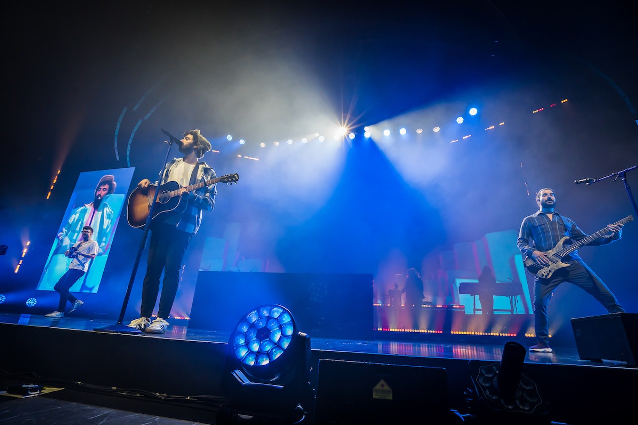 Review: AJR remembers Dad during emotional, triumphant production in Tampa [PHOTOS]