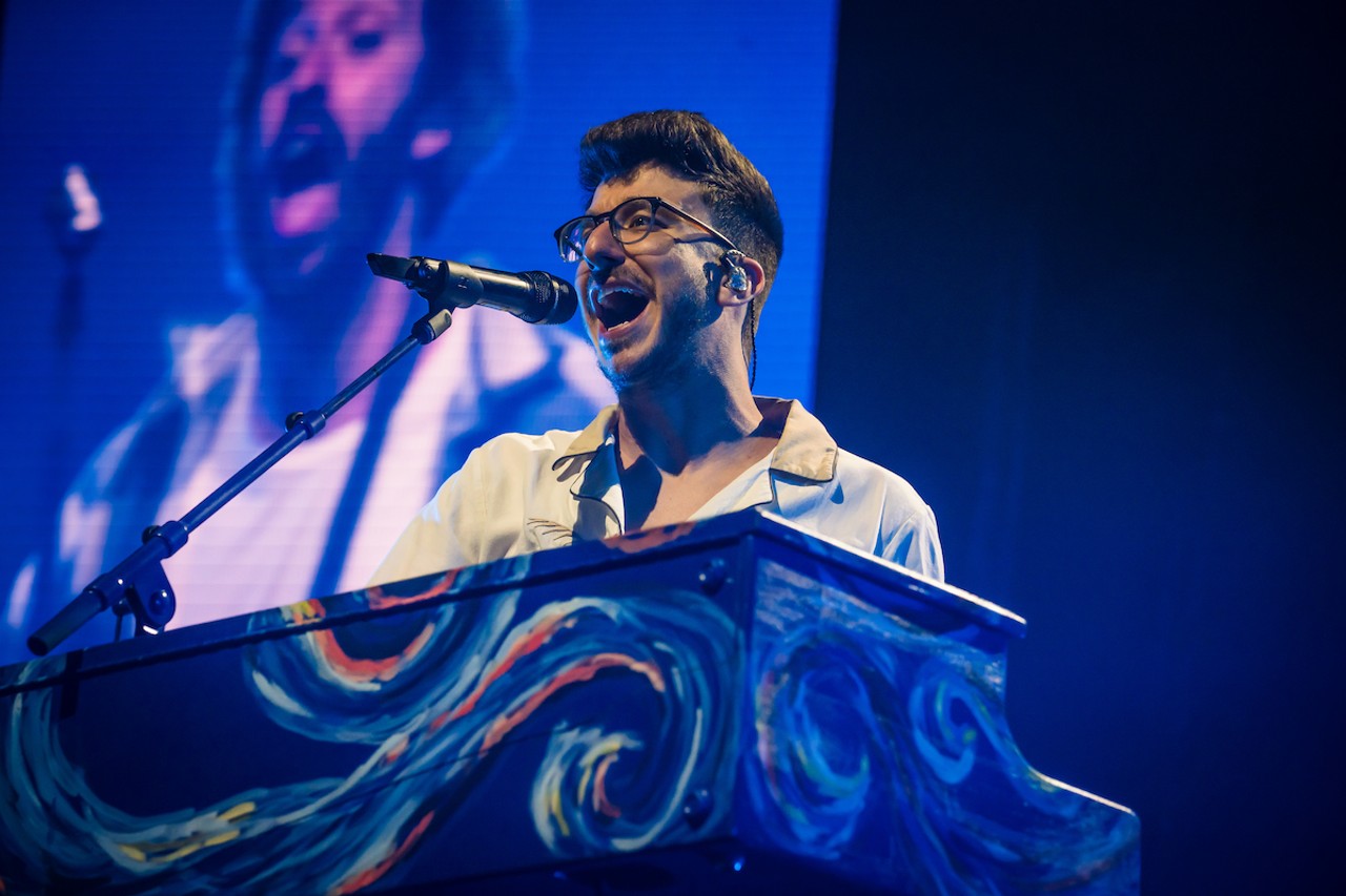 Review: AJR remembers Dad during emotional, triumphant production in Tampa [PHOTOS]