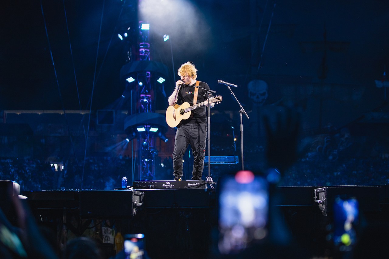 Review: In Tampa, Ed Sheeran stages fiery, mathematical career retrospective on 360-degree stage [PHOTOS]