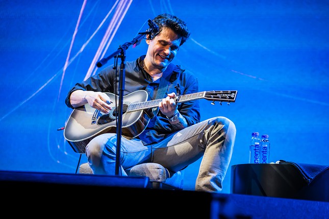 John Mayer plays Amalie Arena i Tampa, Florida on Oct. 13, 2023.