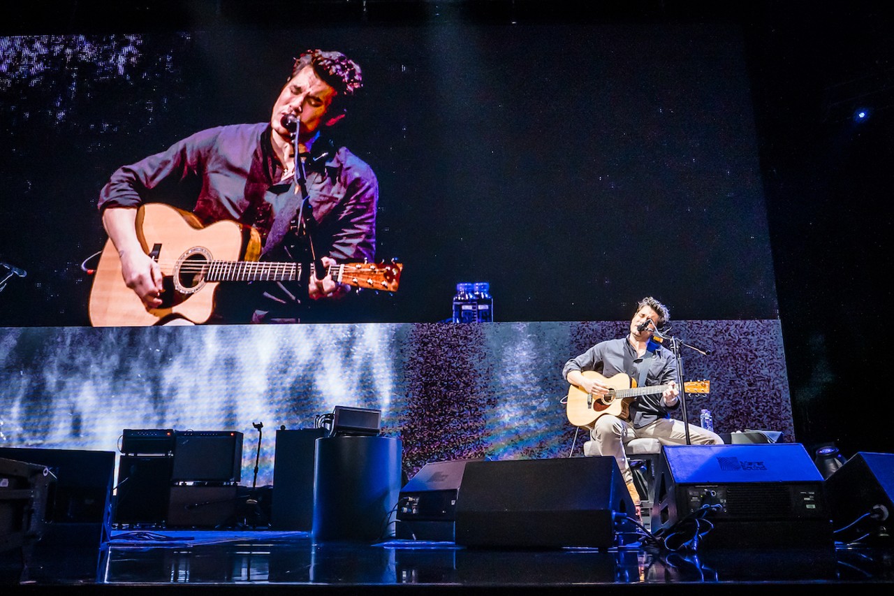 Review John Mayer takes 13,000 Tampa fans on an intimate trip into his