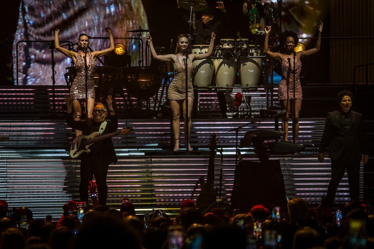 Review: Luis Miguel skips crowd interaction in career-spanning, sold-out, Tampa show [PHOTOS]