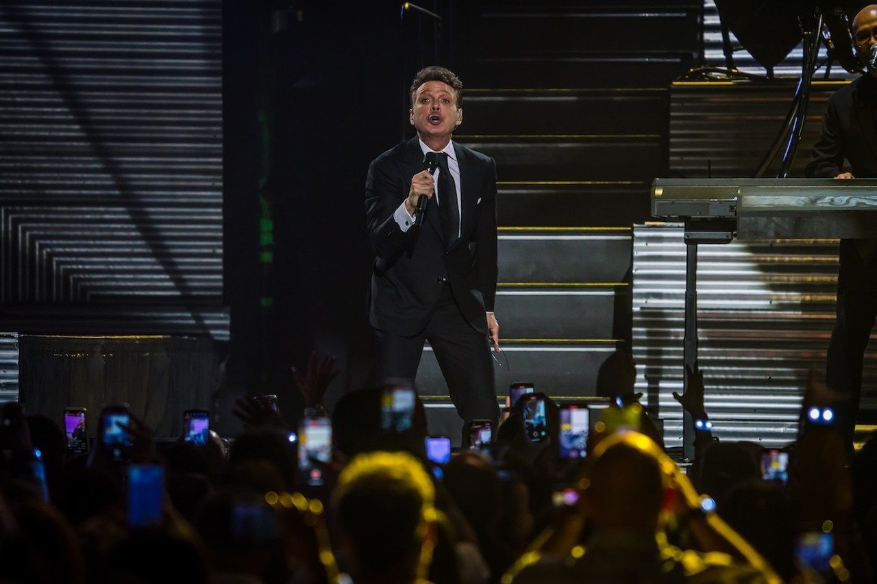 Review: Luis Miguel skips crowd interaction in career-spanning, sold-out, Tampa show [PHOTOS]