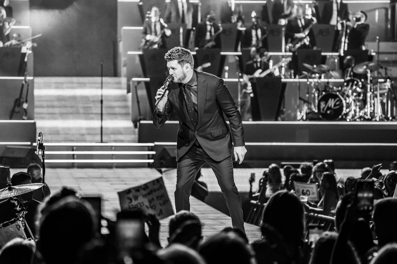 Review: Michael Bublé helps Tampa fans get 'Higher' and 'let your shit go'