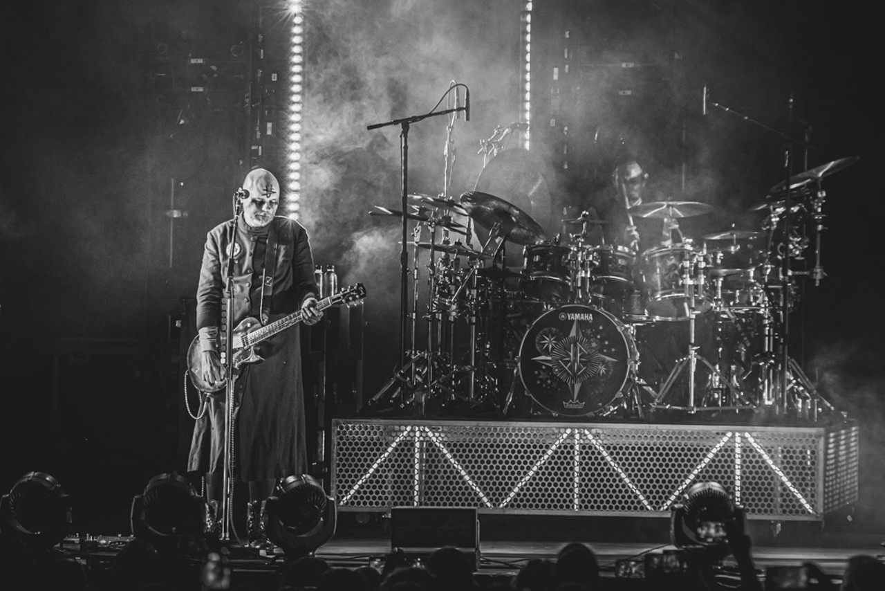Review: The Smashing Pumpkins’ Billy Corgan honors late father in Tampa, brings wrestlers, too