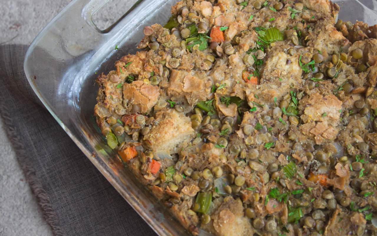 Vegan stuffing with lentils, bread cubes, vegetable stock, flax egg and more.