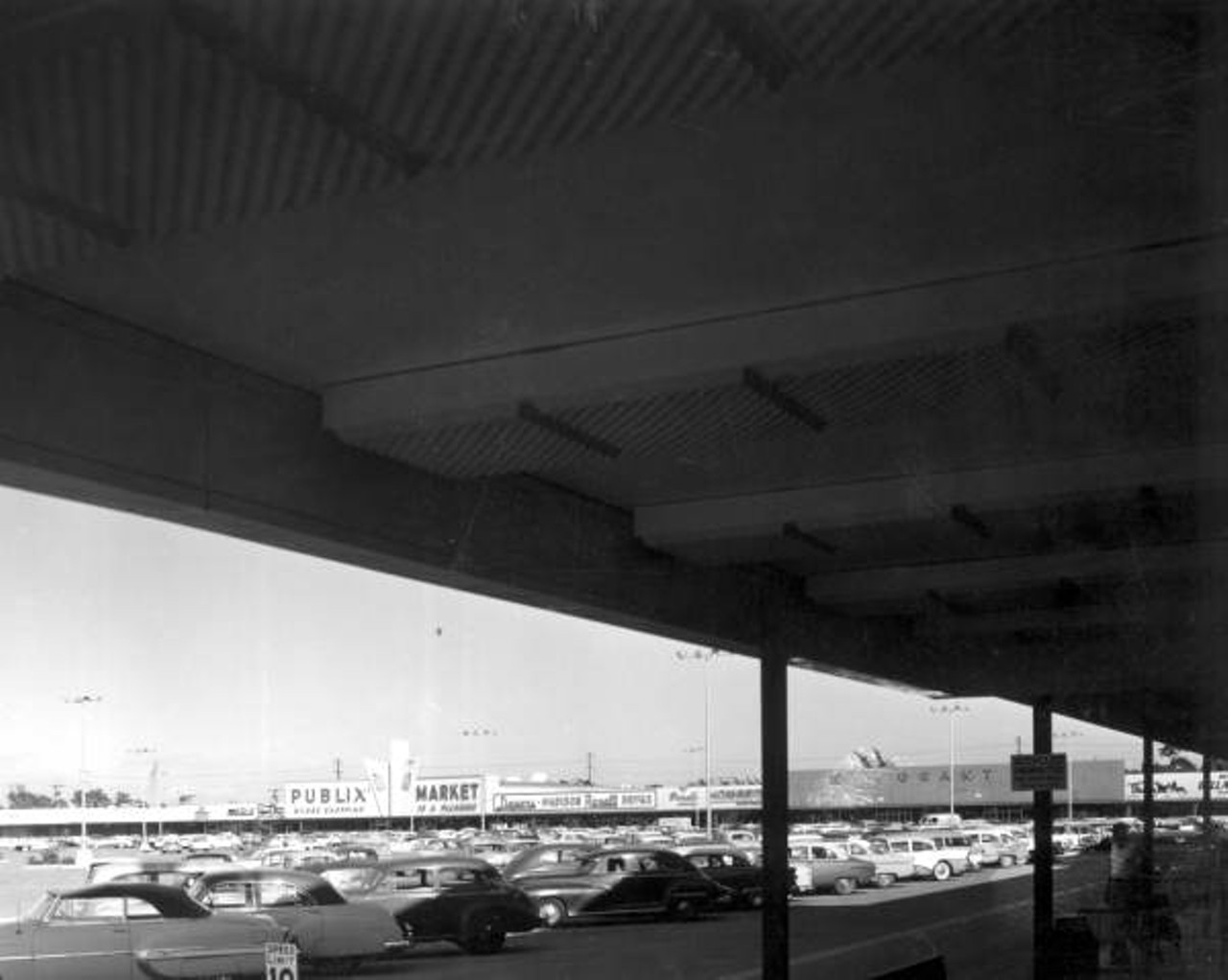 Publix, Tampa's largest supermarket, 1957.