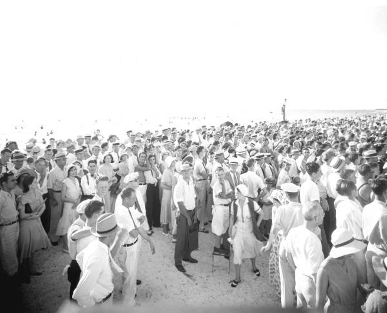 Fourth of July crowd at Clearwater Beach, 1931.