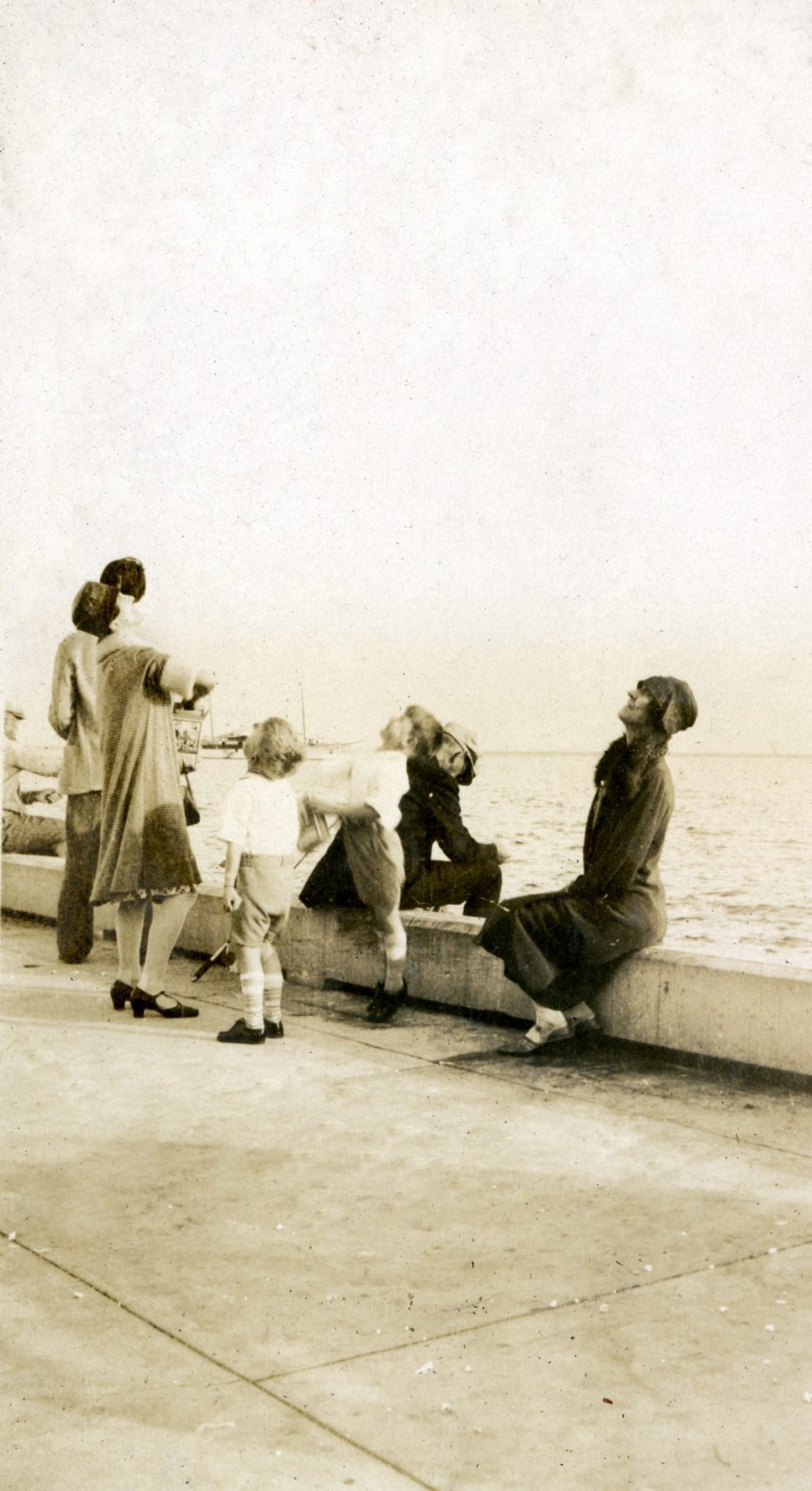 Bloyd family members on Million Dollar Pier feeding sea gulls during a vacation in St. Petersburg, Florida, circa 1929.