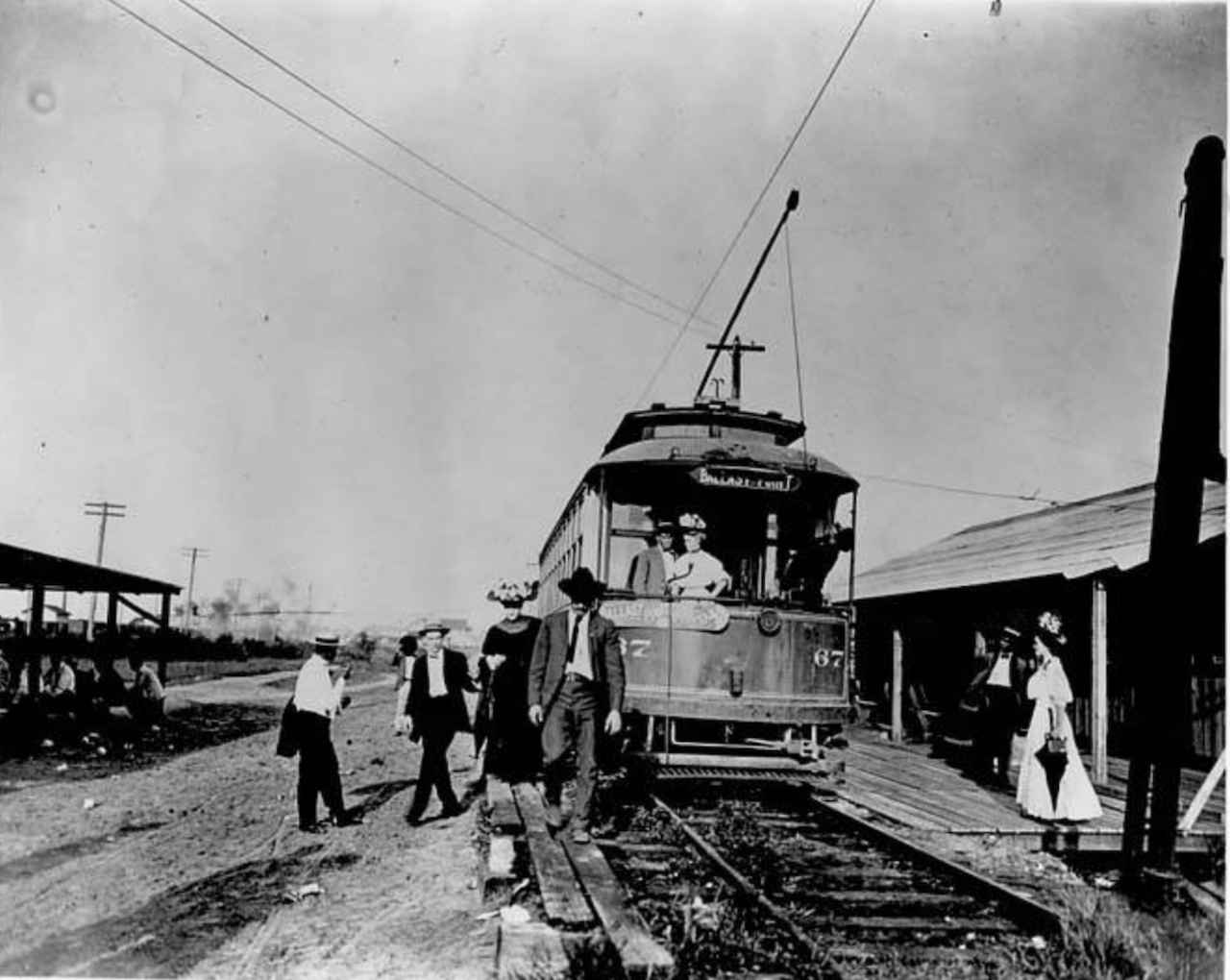 Passengers disembarking streetcar at Ballast Point in Tampa, Florida in 1911.  
Photo by Burgert Brothers via ia Tampa-Hillsborough County Public Library System