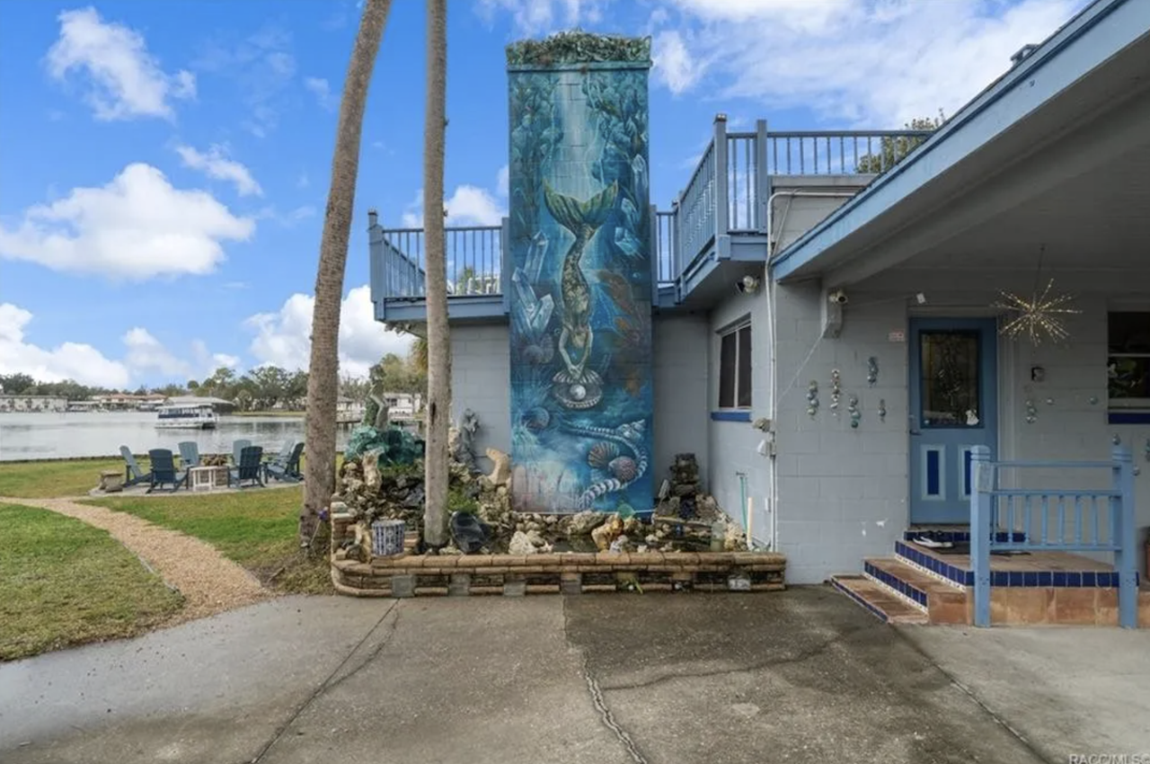 This nautical-themed bed &amp; breakfast in Crystal River comes with its own freshwater spring and endless manatee viewing