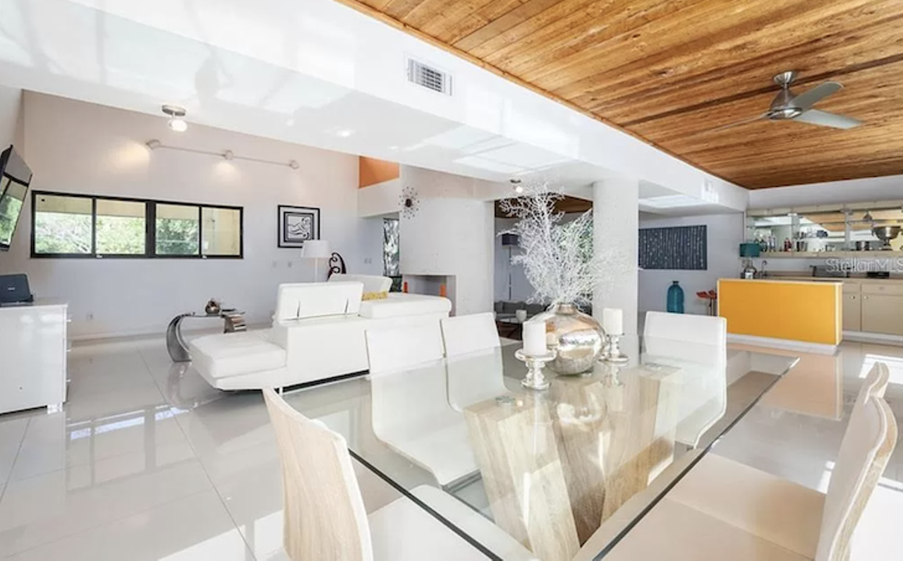 This Siesta Key house comes with a conversation pit and a very Florida party patio