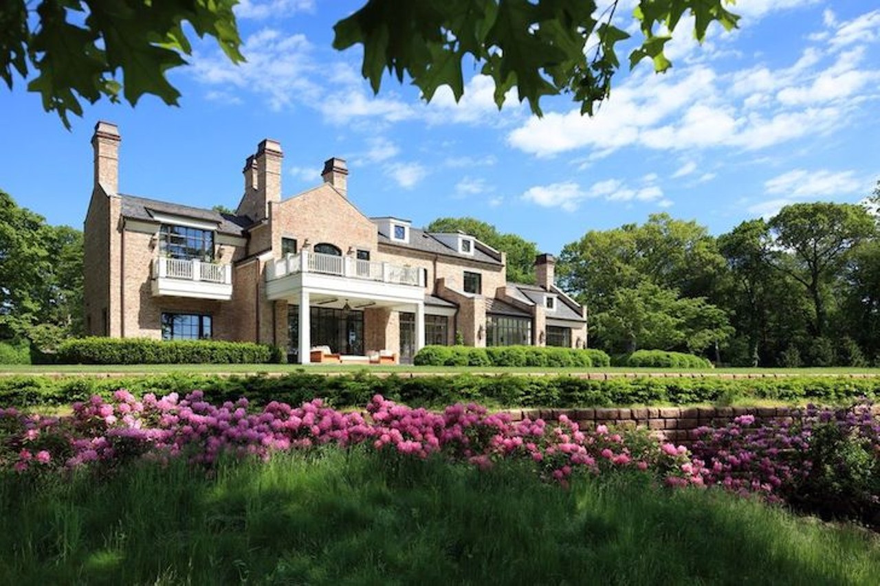 Tom Brady and Gisele Bundchen finally sold their giant Massachusetts mansion