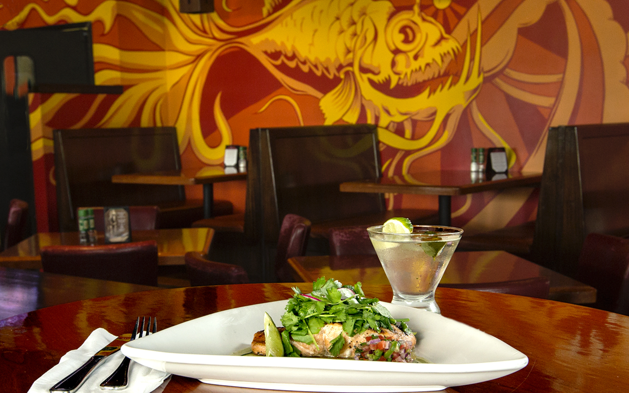 STEAM HEAT: Fire’s flaming motif extends throughout the dining area 
with a spicy menu to match.