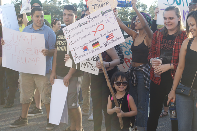 Aliana West joining the protest against Donald Trump. - Ainhoa Palacios