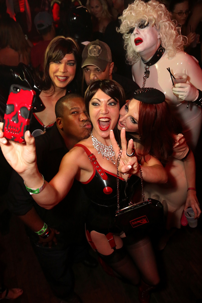 Photo review of Fetish Con 2014 (NSFW) - DRUNKCAMERAGUY