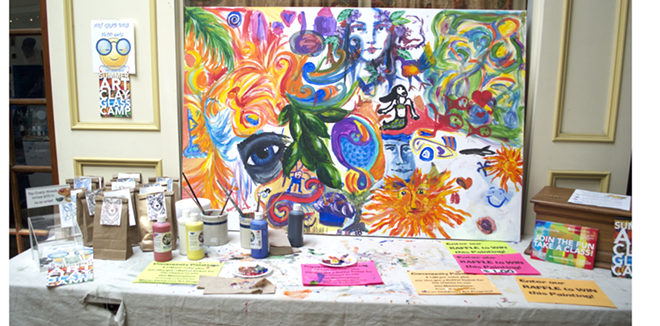 St.Pete locals work on community art project for a good cause - Photo credit: Victoria Casal-Data