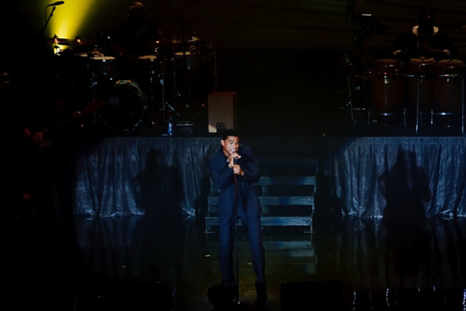 Maxwell performs at Ruth Eckerd Hall in Clearwater, Florida on July 30, 2009. - Tracy May