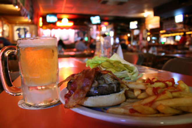 BOX EATS: It's hard to go wrong with beer and a burger. - Max Linsky