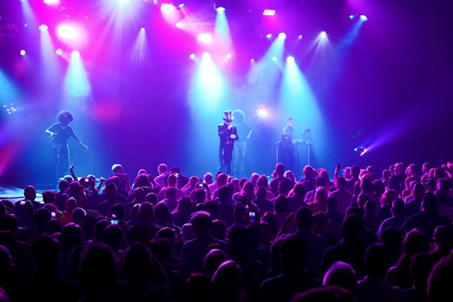 Concert review: Erasure brings thumping club music to Mahaffey Theater, St. Petersburg - Drunkcameraguy.com